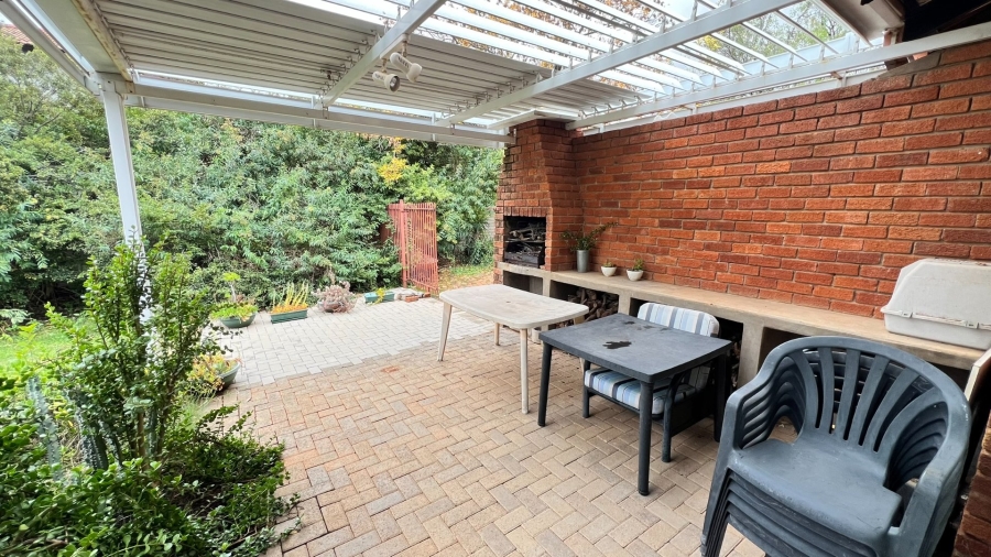 4 Bedroom Property for Sale in Langenhovenpark Free State